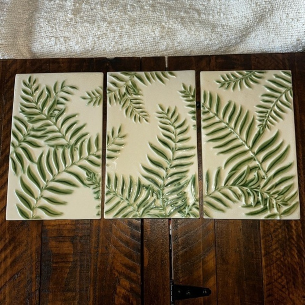 Home Interior Fern Pattern Ceramic Wall Decor(3) Vintage and in great condition